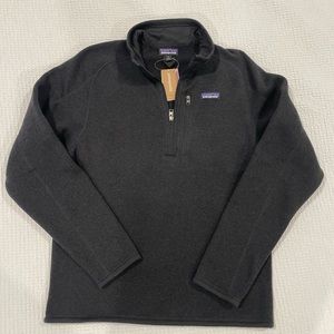 Men’s Patagonia 1/4 zip fleece.